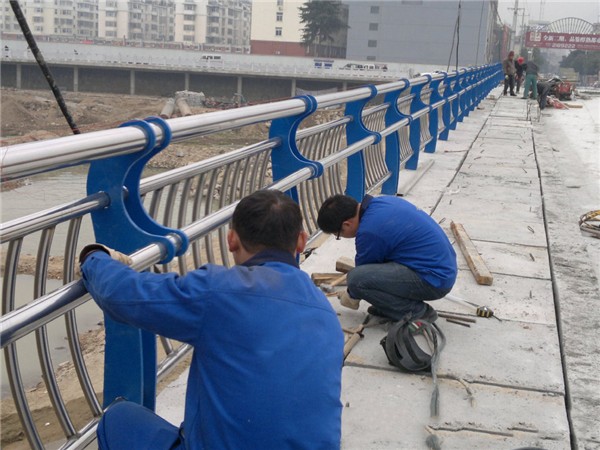 日照不锈钢桥梁护栏除锈维护的重要性及其方法